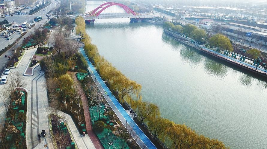济南:小清河沿河跑道成市民打卡地