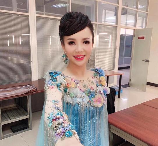 星光大道盲人歌手刘赛,军人丈夫主动捐献眼睛,如今现状如何?
