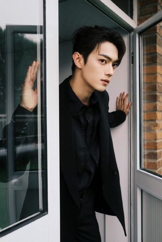 许凯双剧霸屏!古装剧与现代剧来回切换,实力演绎