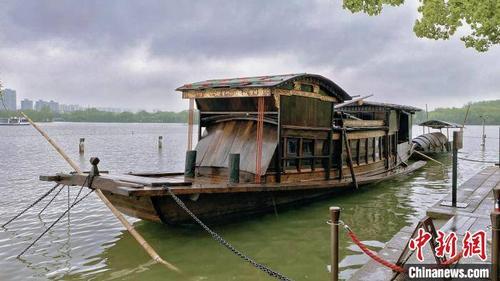 浙江 记者 柴燕菲 赵晔娇 王逸飞 郭其钰 一艘红船从浙江南湖悄然起航