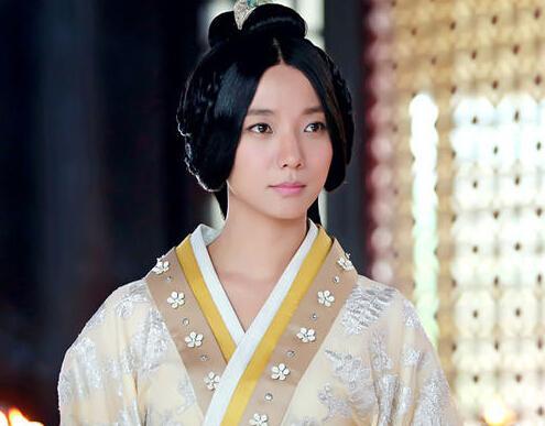 王珞丹对古装造型满意 称会慢慢喜欢上古装剧