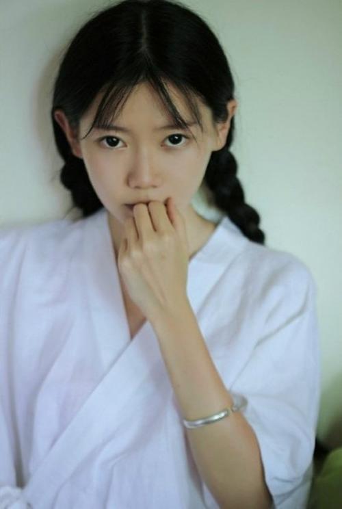 中国最美女汉子秀二头肌cos春丽 卖萌照走红网络