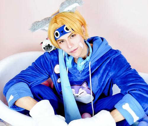 王者荣耀:男生cos貂蝉,"半肉"貂蝉腿却很细