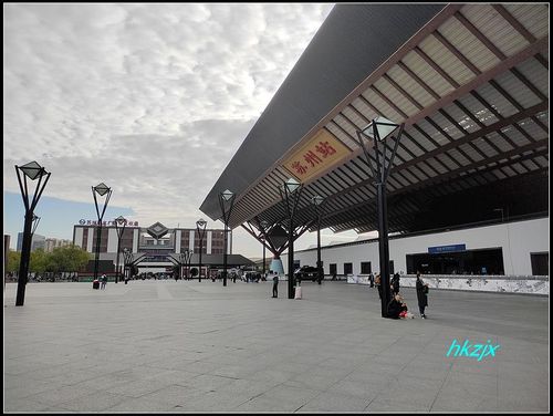 出站,来到铁路苏州站北广场