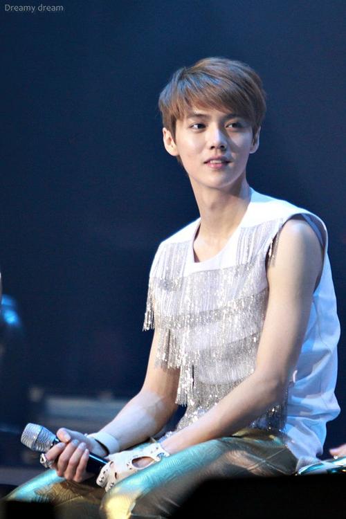 鹿晗120401北京出道showcase演唱饭拍图汇总(二)