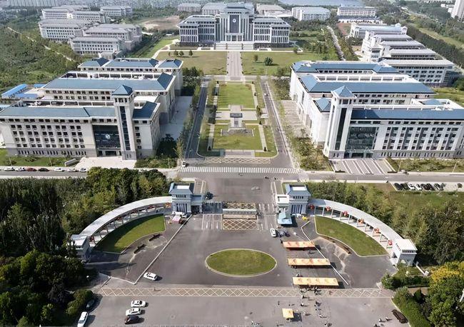 郑州工商学院是一所全日制民办普通本科高校,也跑到县城凑热闹去了