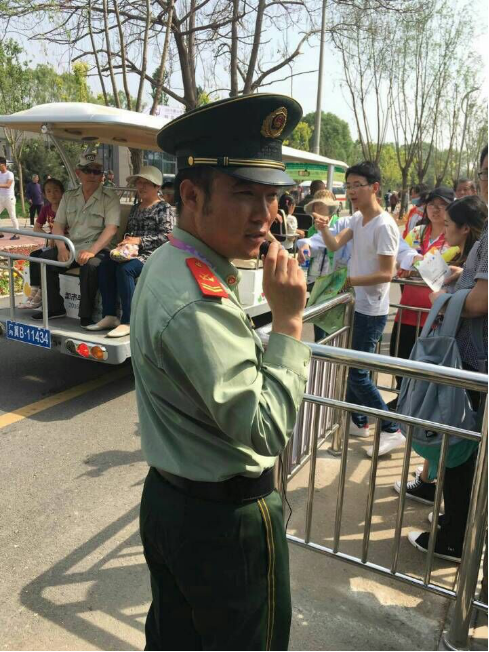 向唐山世园会武警官兵致敬
