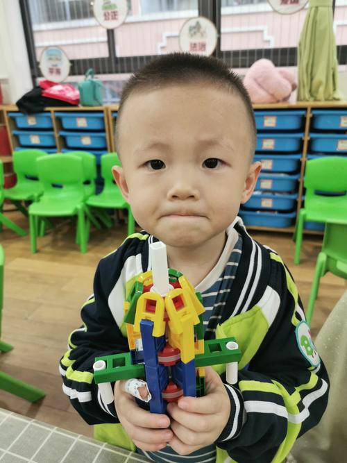 今天德国lasy积木课程的主题是:《lasy火箭》