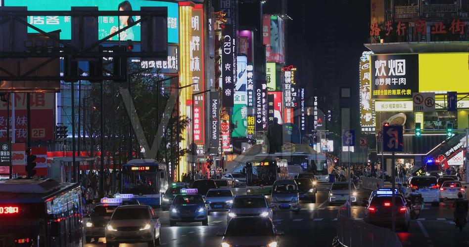 4k长沙黄兴路步行街夜景02_4096x2160_高清视频素材