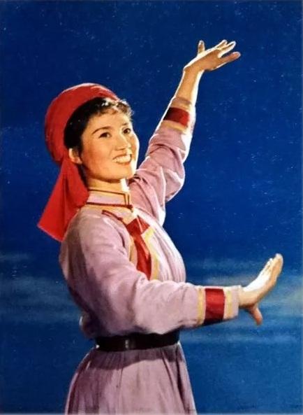 一组电影《芳华》里所反映的上世纪70年代原版舞蹈《草原女民兵》的