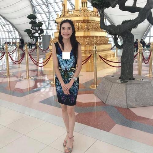 诗尼娜贵妃的旧照片被曝光,20多岁的她居然没有现在