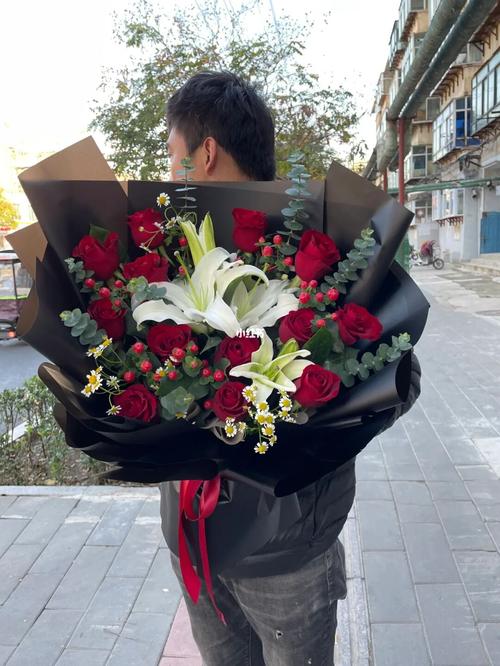 红玫瑰花束_玫瑰花束_不然花艺攻略_生日_红玫瑰花束