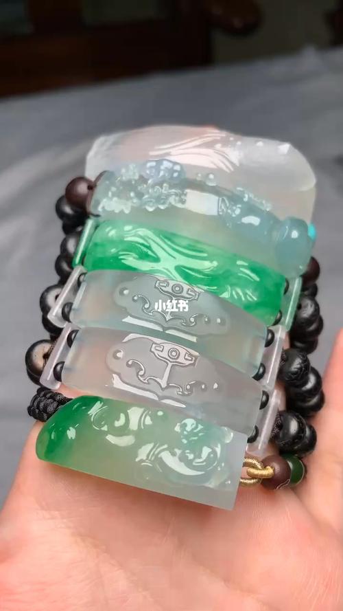 翡翠雕刻手牌_翡翠_雕刻_冰种_天然翡翠_时尚_配饰