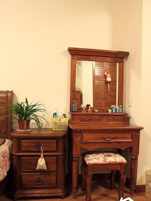 美式乡村风格小户型原木色梳妆台效果图