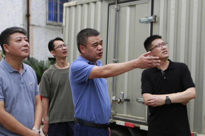 舟山 书记县长丨岱山县县长孙志龙督查物业小区创城工作开展情况