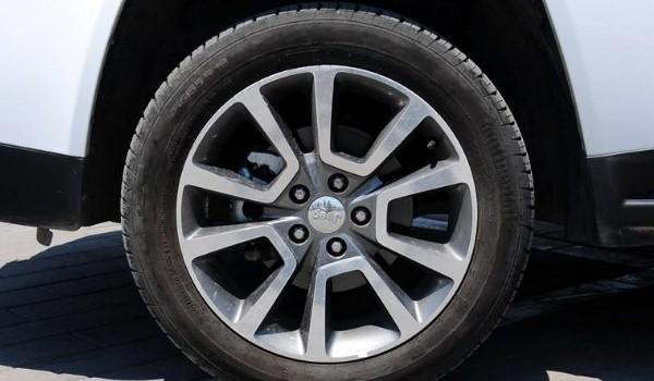 吉普指南者的轮胎配备的是什么牌子吉普指南者轮胎品牌马牌轮胎