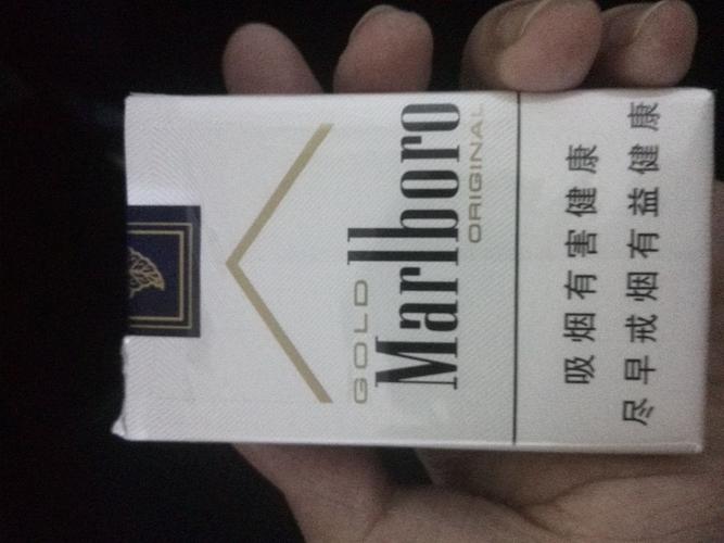 鉴定万宝路白金软,感觉塑料纸有点怪怪的