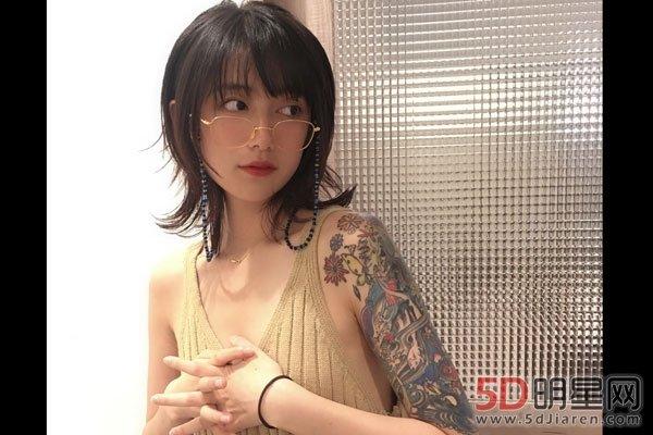 陈典黑尾酱大尺度纹身照 李诞每次说话感觉黑尾酱都会