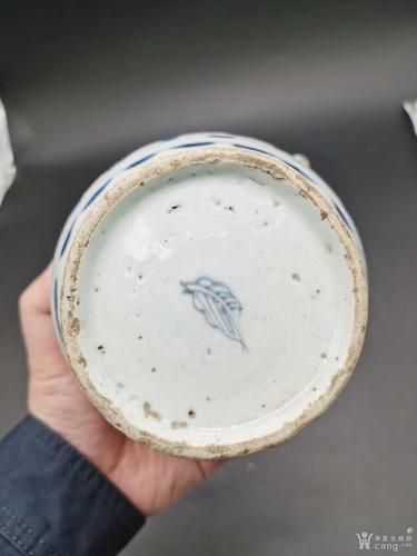明代青花树叶款四系壶