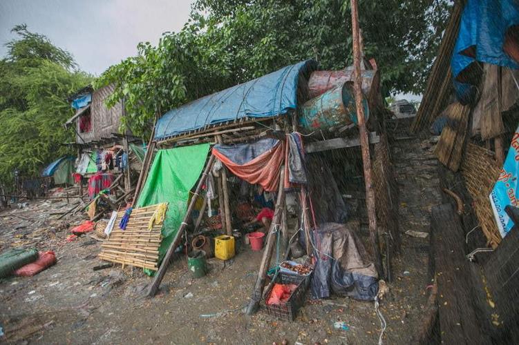 缅甸人真实生活状况:富人每天尽情的挥霍,而穷人却在辛苦谋生