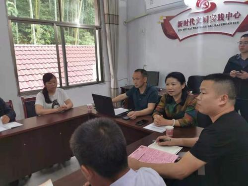 5月13日,万载县政协副主席龙水莲,退役军人事务局党组书记,局长易会根