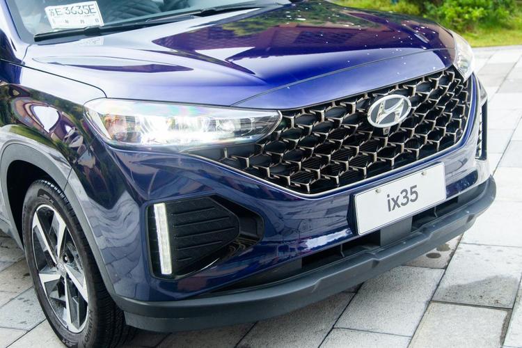 北京现代ix35是专为中国市场打造的车型,作为合资品牌,在同级中较大的