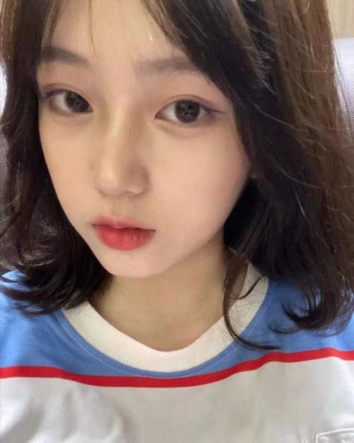 这个是网图嘛是的话请问图出自哪里这个女生有没有微博抖音快手之类的