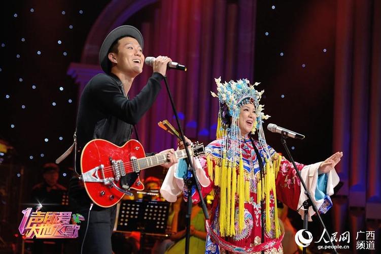 金曼,金虎正在表演精彩节目