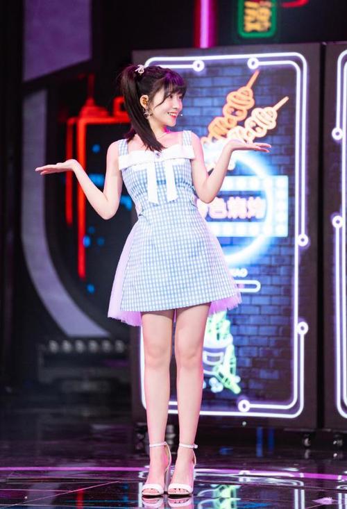 赖美云真只有153小吊带穿出肚兜效果不愧是矮个女孩穿搭模板