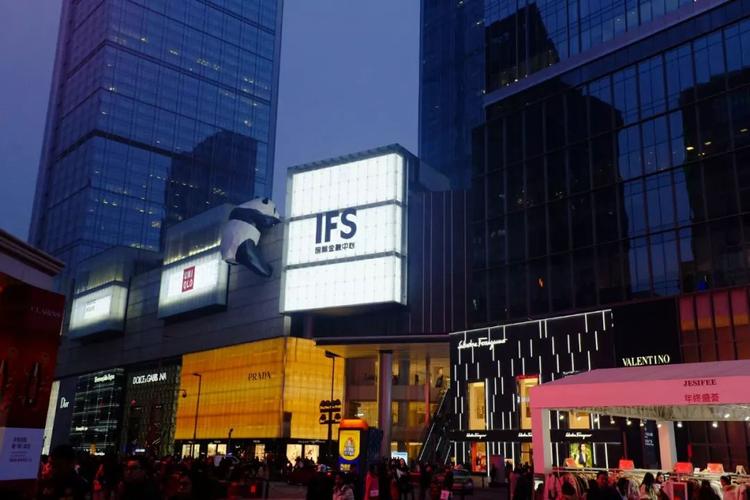 (成都春熙路-图片源于网络)