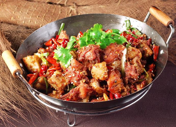  p>干锅兔是一道以兔子,藕,姜等为主要食材制作的川菜. /p>