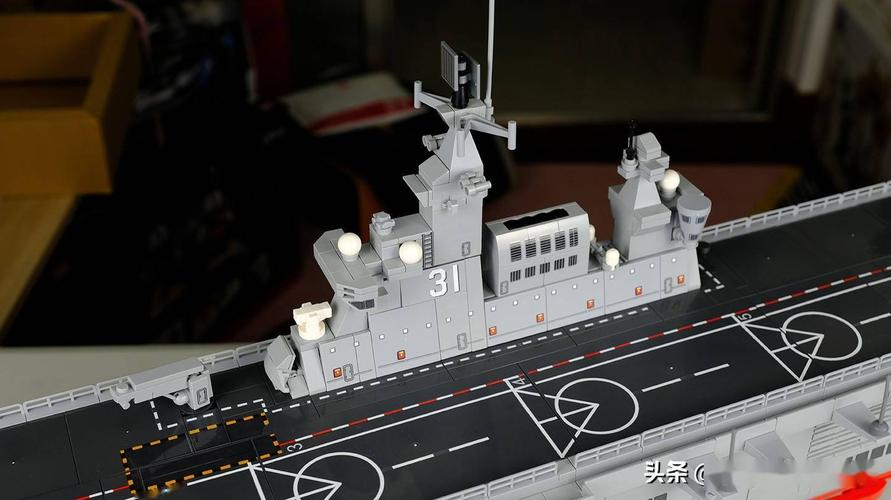 3000片积木的小平顶森宝积木075型两栖攻击舰评测