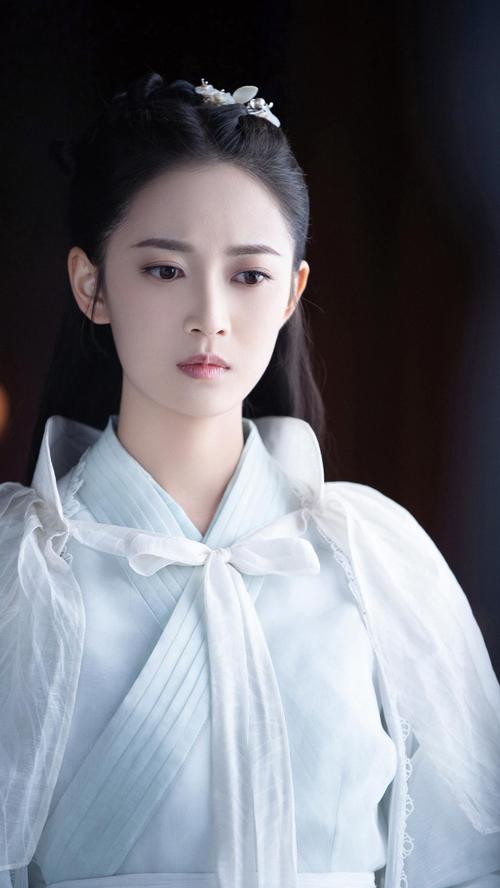 陈钰琪姐姐的现代装和古装,你更喜欢那一个,说说.