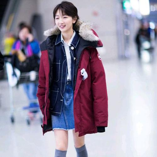 2017周冬雨明星同款羽绒服女中长款大毛领加厚