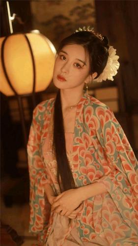 外形靓丽的95后湖北女孩周子然