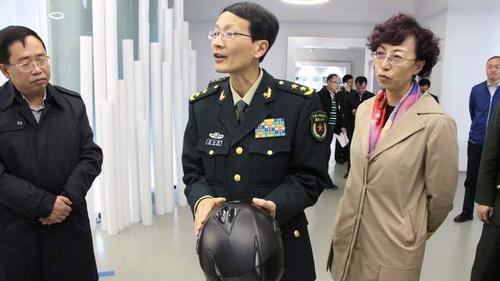 值得一提的是,8位将军除了吴杰明为中将军衔外,其余7位均为上将军衔.
