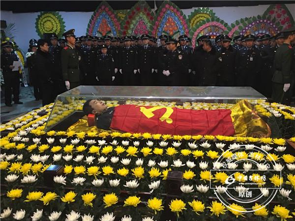 吉林牺牲好民警赵天昱追悼会今天举行 4000群众长街送行
