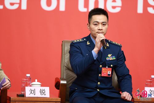 刘锐代表:远海远洋训练已经常态化,体系化和实战化[组图]