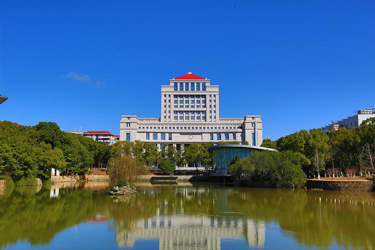 江西财大蛟桥图文信息楼 