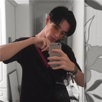 男生阳光帅气手机控头像2019最新 你若使美人计我就将计就计