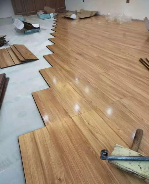 实木地板铺设必备5种辅料!