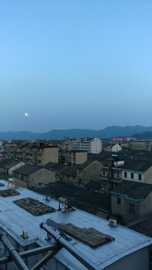 浙江省宁波市奉化区锦屏街道体育场路89-6号锦屏中学