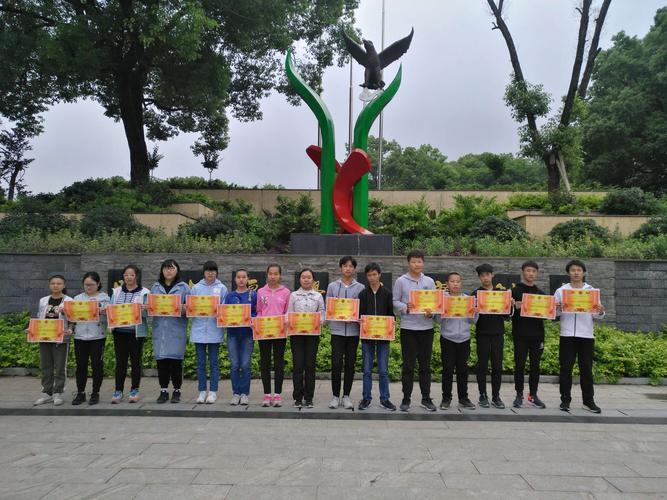 蒸湘区呆鹰岭中学2019年上学期期中考试表彰大会暨初二,初三中考动员