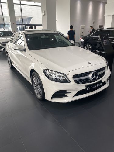 奔驰c200l 2020改版时尚运动版_梅赛德斯-奔驰怎么样