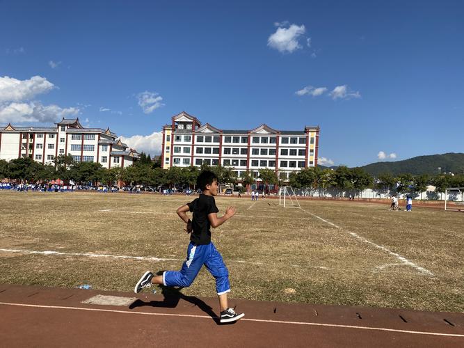 年轻健儿显身手,时代骄子竞风流——记孟连县民族中学