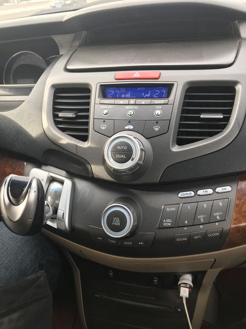 奥德赛的aux接口在哪里呀?