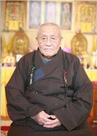在北京房山县上方山兜率寺,依止慈林老和尚剃度出家,法名为"觉醒"