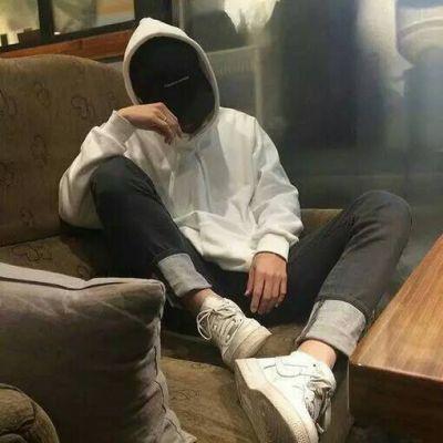 qq韩系白框头像男生