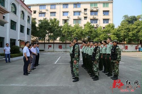 桃江县五大家领导八一节前慰问驻桃部队官兵
