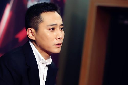 刘烨获最具影响力男演员 不改幽默本色逗笑全场